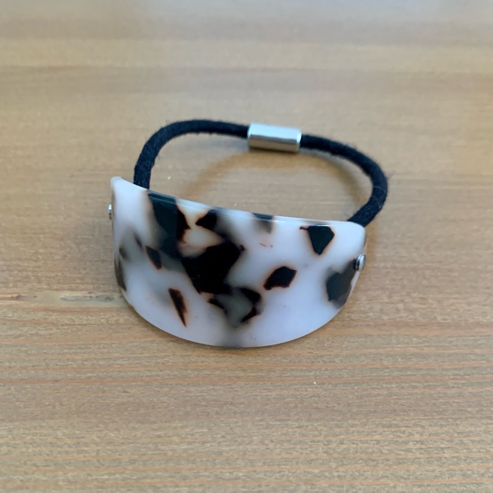 *Free with $25 purchase* Banana Republic Hair Accessory